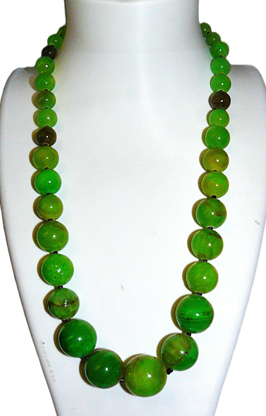 Dyed Green Graduated Stone Bead Necklace Silver Tone Toggle Clasp 18"